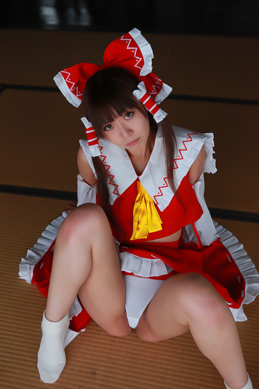 [Cosplay] Reimu Hakurei with dildo and toys - Touhou Project Cosplay